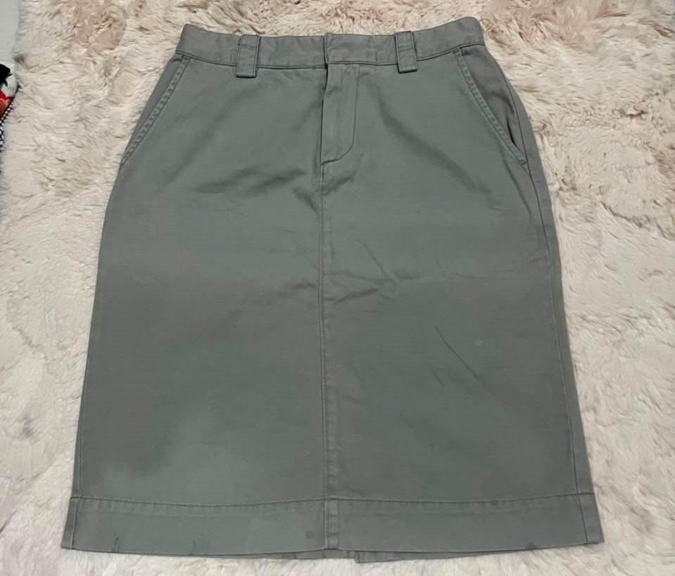PRELOVED PRIBADI-GAP MINI SKIRT DENIM LIGHT GREY [NON COD] BY IYS (Kategori: Gaun & Rok) berada di Bandung. Dikirim oleh itsyourstuff.id (ID iklan 1449932181, Gambar 2). Deskripsi: PRELOVED PRIBADI-GAP MINI SKIRT DENIM LIGHT GREY [NON COD] BY IYS !!FOTO MILIK IT'S YOUR STUFF, DILARANG MENCURI FOTO!! -PRICE: IDR 35.000 ONLY (NON COD - NETT NETT NETT- CO MANUAL ATAU OYEN) -KODE/NAMA PRODUK: CLF-19 GAP MINI SKIRT DENIM LIGHT GREY -BRAND: GAP (ORI) -