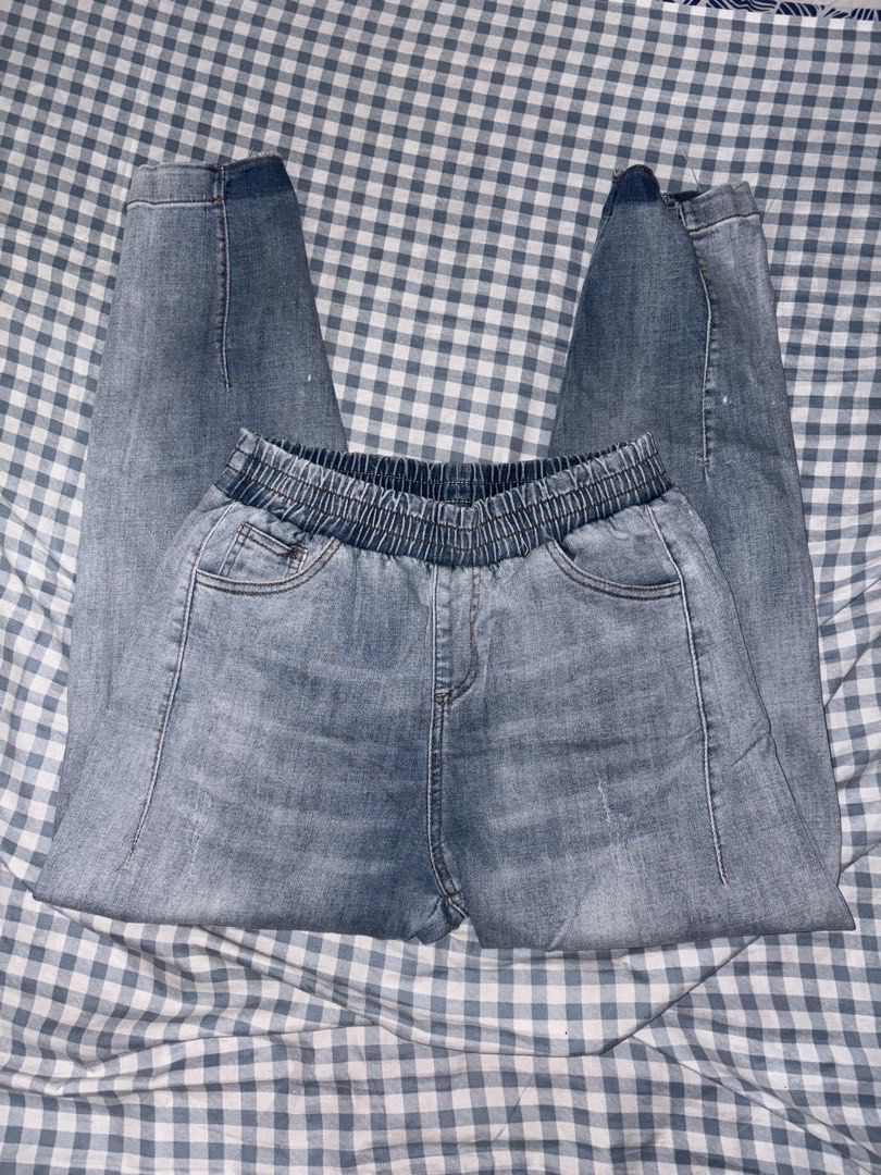 Preloved ripped garterized high waisted jeans pants (Category: Jeans) located in Abucay. Submitted by wear_retro (Listing ID 1449799347, Image 1). Description: No issue Garterized 24 width 34 length .