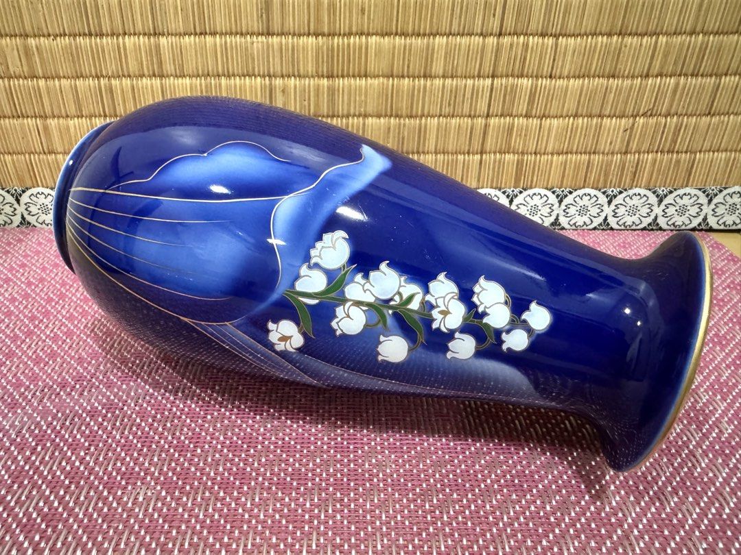 Rare Fukagawa Porcelain Vase Beautiful Cobalt Blue Lily Of The Valley from Arita Japan (Category: Vases & Decorative Bowls) located in Petaling Jaya. Submitted by willsale (Listing ID 1449948380, Image 3). Description: Good quality porcelain vase with Height - 8.8” Top Diameter - 3.3” Widest Diameter - 4.5” Bottom Diameter - 3” Cod available in petaling jaya area Postage can be arranged.
