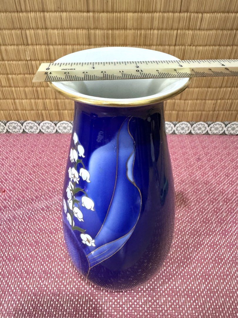 Rare Fukagawa Porcelain Vase Beautiful Cobalt Blue Lily Of The Valley from Arita Japan (Category: Vases & Decorative Bowls) located in Petaling Jaya. Submitted by willsale (Listing ID 1449948380, Image 2). Description: Good quality porcelain vase with Height - 8.8” Top Diameter - 3.3” Widest Diameter - 4.5” Bottom Diameter - 3” Cod available in petaling jaya area Postage can be arranged.