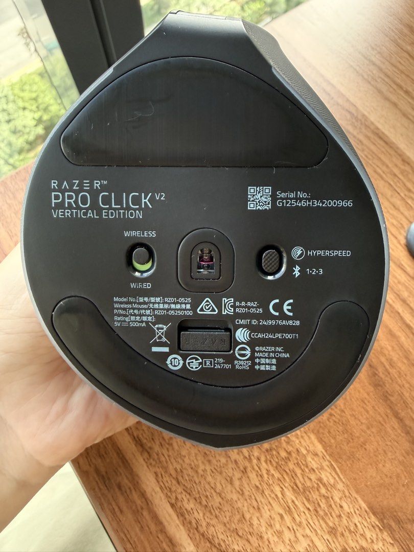 Razer Pro Click V2 Vertical Edition Wireless Mouse509851433352581124