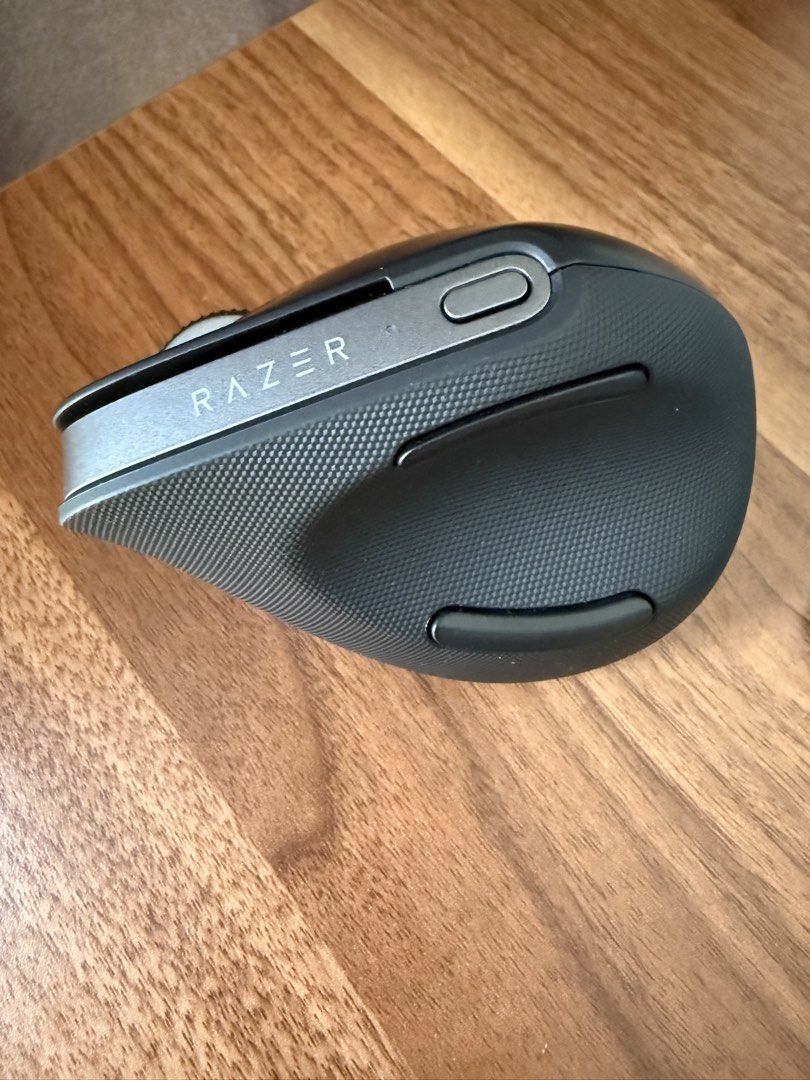 Razer Pro Click V2 Vertical Edition Wireless Mouse509851433352581122