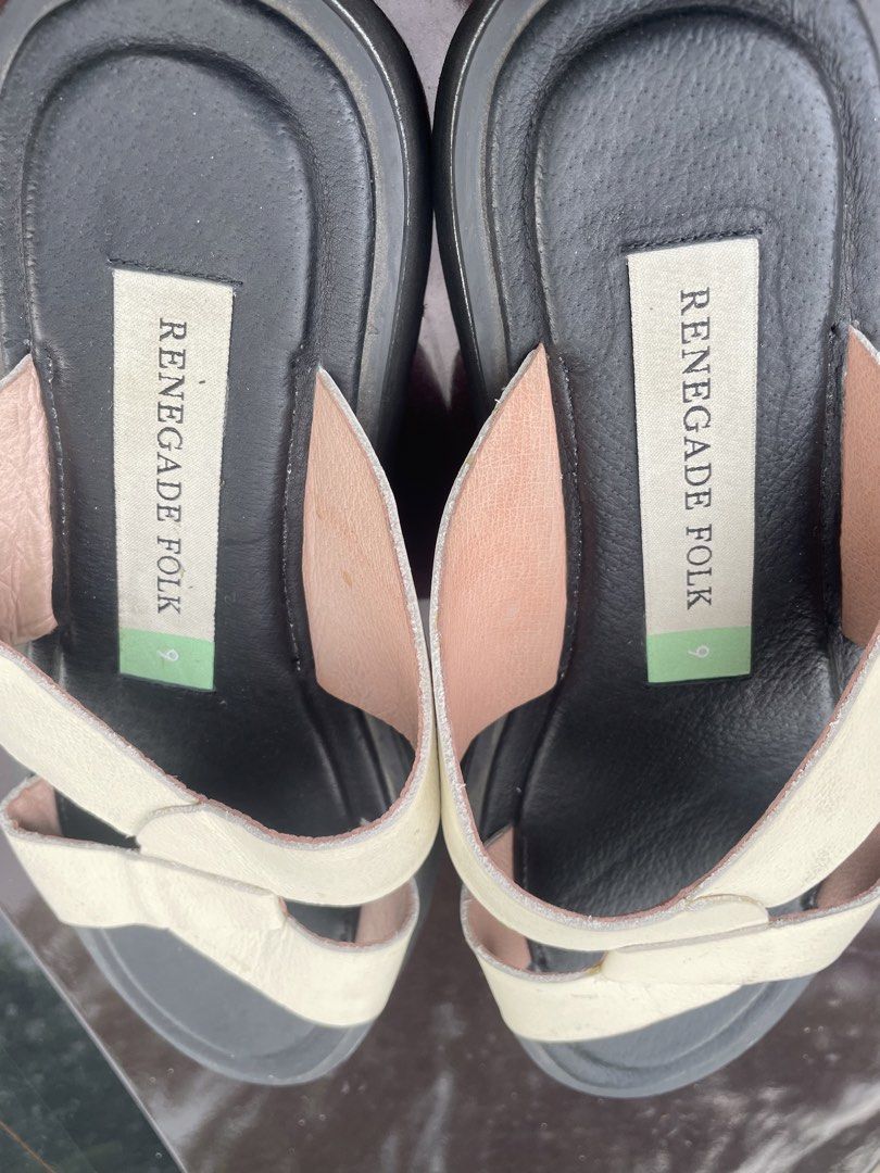 Renegade Folk (Category: Flats & Sandals) located in Angeles City. Submitted by acs87_93 (Listing ID 1449765780, Image 2). Description: With Box.