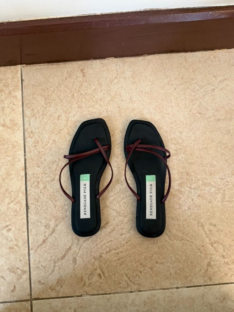 Renegade Folk All Day Soft Insoles Size 7 (Category: Flats & Sandals) located in Santa Rosa. Submitted by sirahe (Listing ID 1449831727, Image 1). Description: - Brand: Renegade Folk All Day Soft Insoles - Size: 7 - RFS: Threw away the box and couldnt exchange the sizing :( its too small on me! worn once to try it on, good as new! .