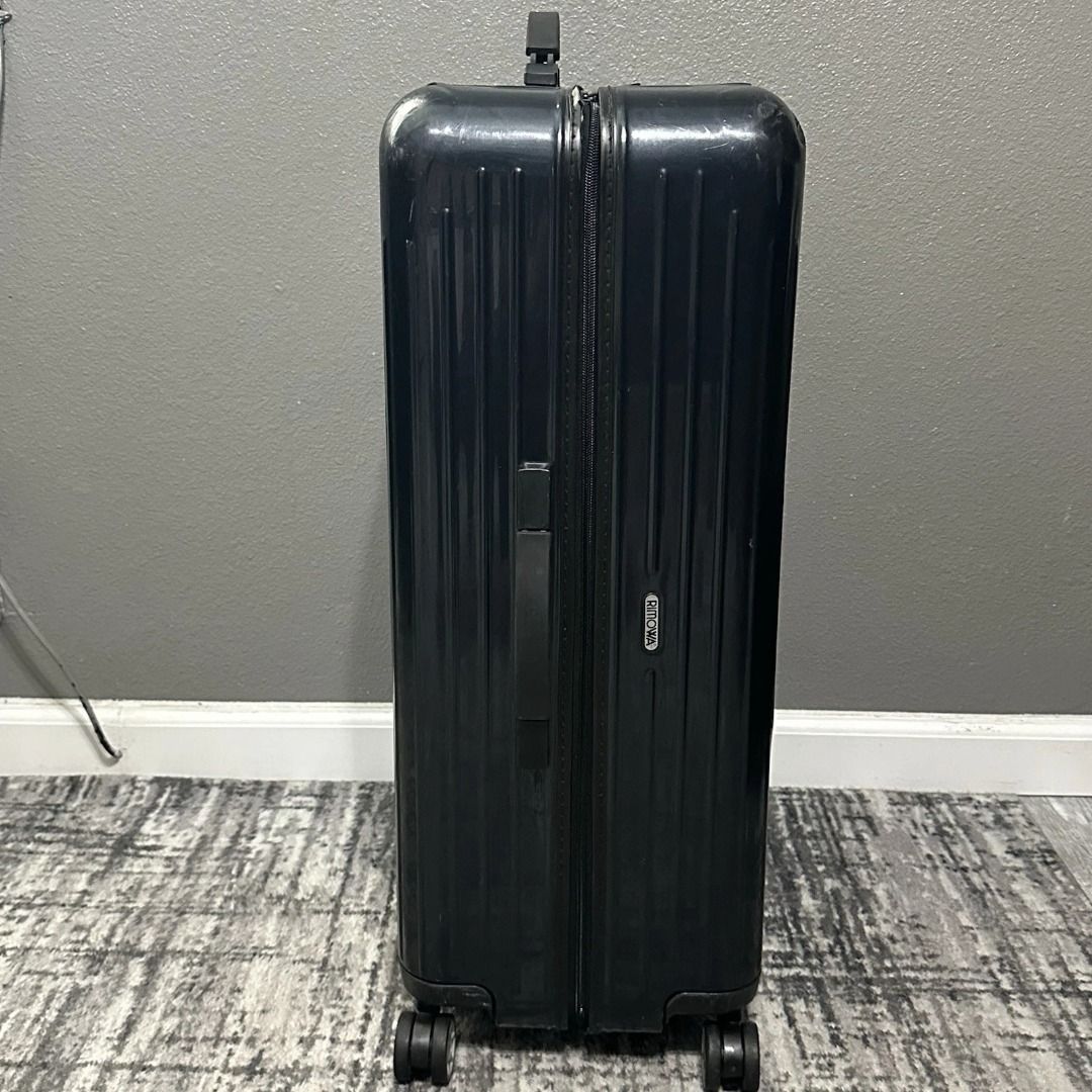 Rimowa Salsa Air 28” 行李箱 Lojel Samsonite （分類：旅遊 - 行李箱）位於 Hong Kong。 由 12stars 提交（商品編號 1449795521，圖片 3）。簡介： 新舊狀態: 如圖 維修參考: 已向 Rimowa 查詢，維修約每part $500（最終收費以門市現場檢查為準） **亦可約在門市檢查及交收 - 如有任何疑問，歡迎隨時查詢。 ✅ Cash/PayMe/FPS 📦 面交。