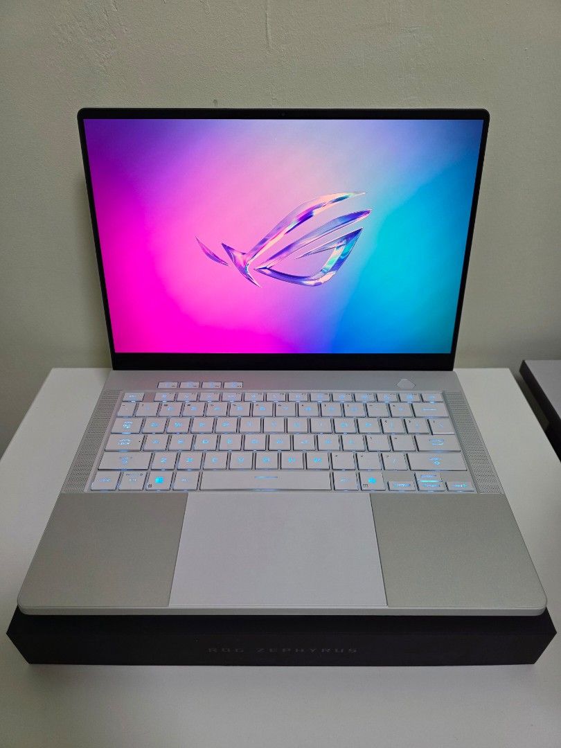 ROG Zephyrus G14 (2025) - Platinum White