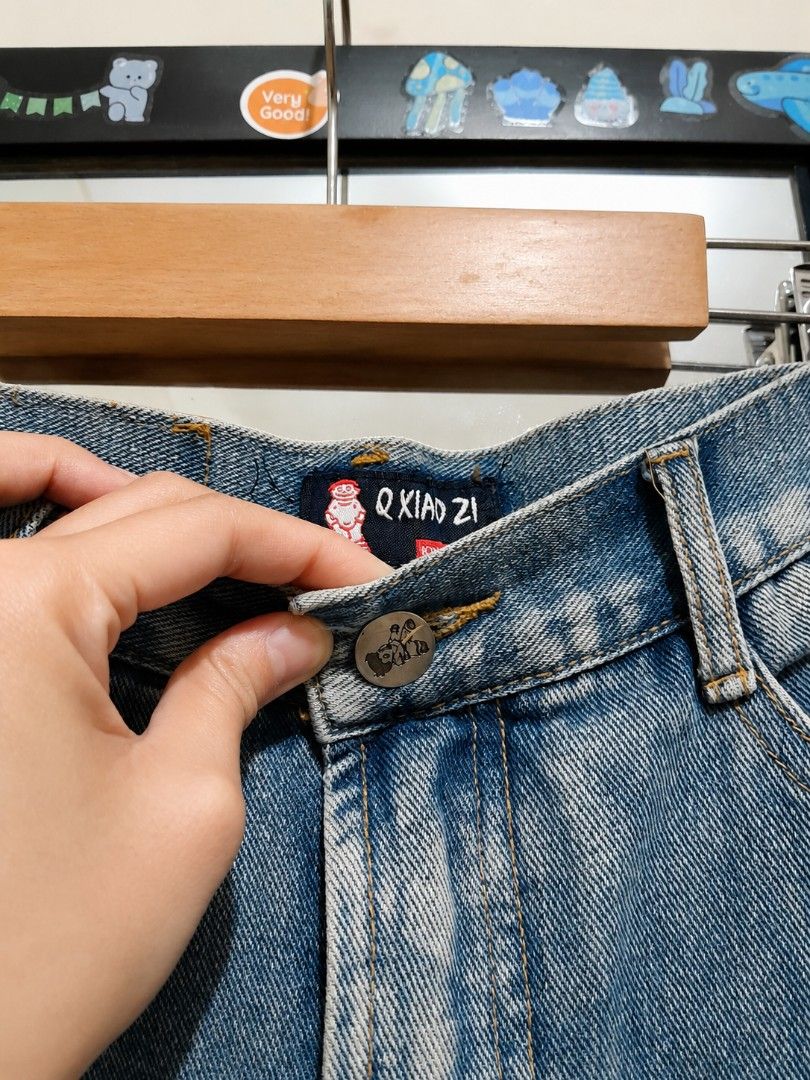 Rok midi span jeans (Kategori: Gaun & Rok) berada di Bandung. Dikirim oleh rewear_hanger (ID iklan 1449940431, Gambar 2). Deskripsi: lp/p: 66/72 no minus belahan kanan kiri.
