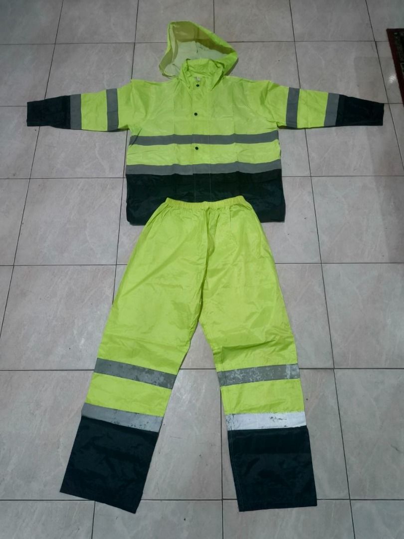 Safety rain suit (PIP BRAND) (Category: Coats, Jackets and Outerwear) located in Pasig City. Submitted by randomstuffs23 (Listing ID 1449823467, Image 1). Description: Used Large size nasa picture den For pick up or lalamove.