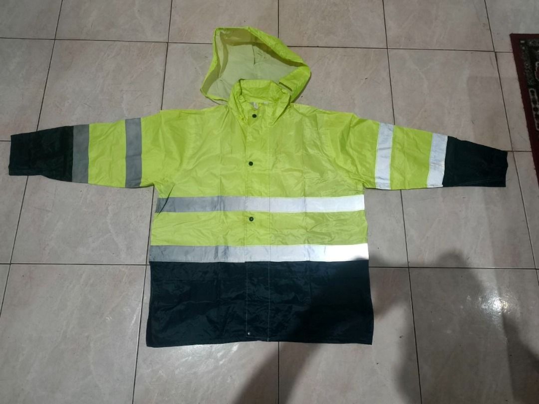 Safety rain suit (PIP BRAND) (Category: Coats, Jackets and Outerwear) located in Pasig City. Submitted by randomstuffs23 (Listing ID 1449823467, Image 2). Description: Used Large size nasa picture den For pick up or lalamove.