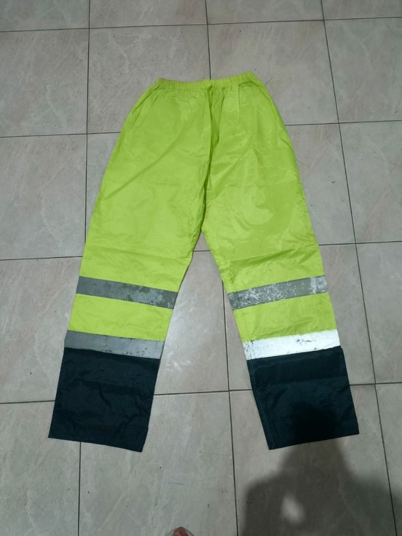 Safety rain suit (PIP BRAND) (Category: Coats, Jackets and Outerwear) located in Pasig City. Submitted by randomstuffs23 (Listing ID 1449823467, Image 3). Description: Used Large size nasa picture den For pick up or lalamove.