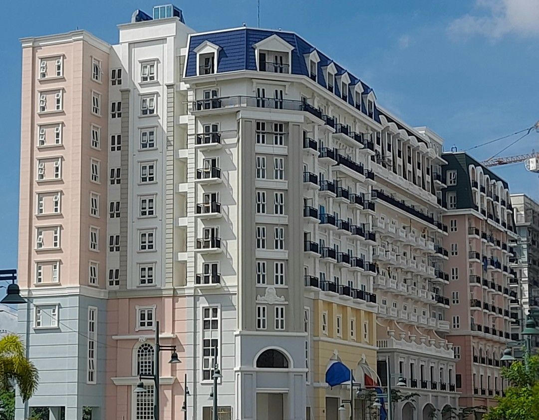 SAINT HONORE ILOILO (Category: Apartments & Condos) located in Dumaguete. Submitted by bubududurabbit (Listing ID 1449929212, Image 1). Description: 2 Bedroom condo in the heart of Megaworld festive walk iloilo city The condo is on the 4 th floor overlooking the pool area in the South Wing and comes fully furnished with Parking - 2 Bedrooms - 2 Bathrooms with hot water - 2 Toilet and shower - 3 Balconies - Kitchen with electric stove top and oven
