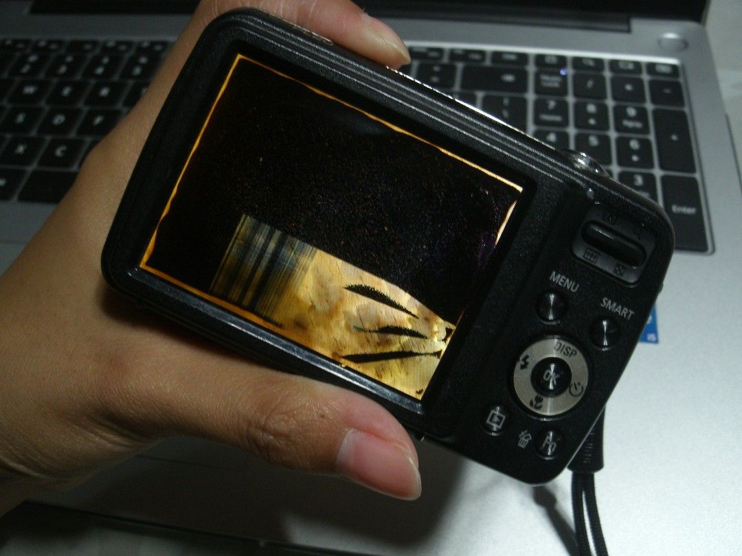 Samsung Digital Camera 5x Optical Zoom (Category: Cameras) located in Muntinlupa City. Submitted by cjcalcifier (Listing ID 1449882587, Image 2). Description: - Black Samsung defective digital camera - 5x optical zoom lens - LCD blackout - Ideal for casual use or as a backup camera - Comes with a wrist strap.