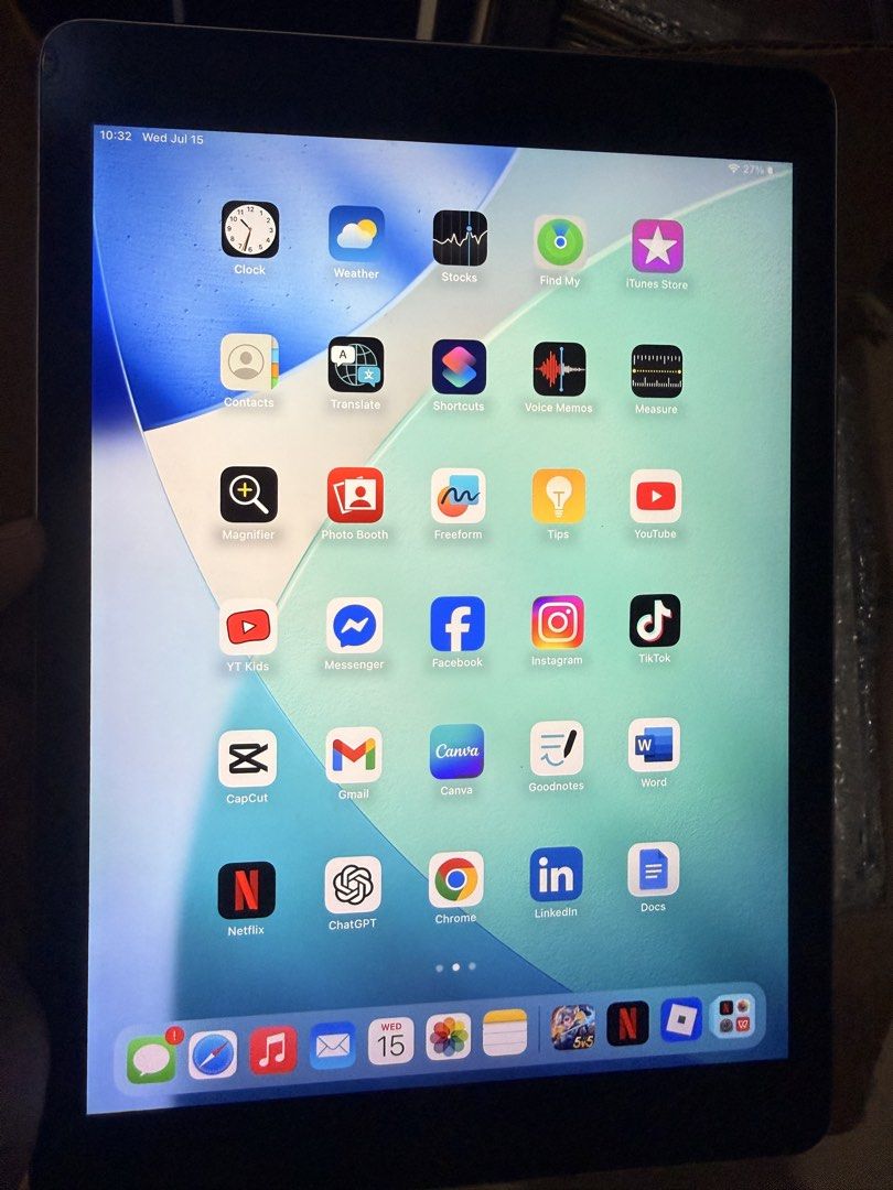 Sell! iPad Pro 9.7 32GB 1st Gen (Category: iPad) located in Pasig City. Submitted by hanzomar24 (Listing ID 1449951162, Image 1). Description: Used Good iOS 16.7.16 Up to dated 4 speakers louder Good for office Good for student Good for kids Good for social media users Unit only.