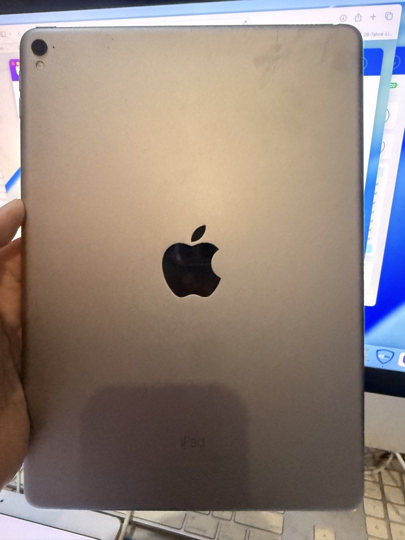 Sell! iPad Pro 9.7 32GB 1st Gen (Category: iPad) located in Pasig City. Submitted by hanzomar24 (Listing ID 1449951162, Image 2). Description: Used Good iOS 16.7.16 Up to dated 4 speakers louder Good for office Good for student Good for kids Good for social media users Unit only.