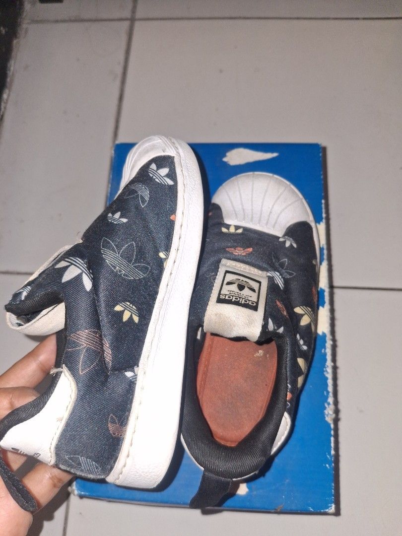Sepatu adidas (Kategori: 1 hingga 3 tahun) berada di Jakarta Barat. Dikirim oleh prelovebyjeje (ID iklan 1449754006, Gambar 2). Deskripsi: size 25 insole 14.5cm masih bagus banget ya pemakaian wajar bisa oren.