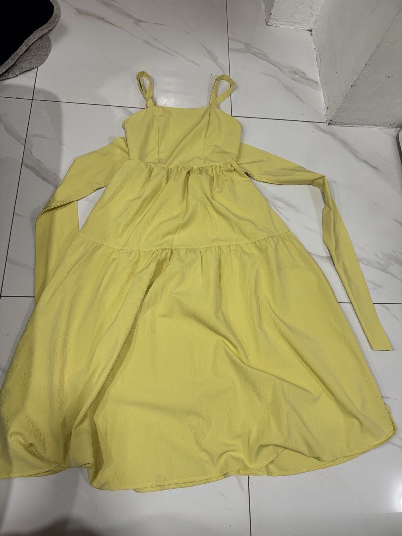 Shein Yellow Backless Bow Tie Maxi Dress (Category: Dresses) located in Manila. Submitted by dejunk.mnl (Listing ID 1449911276, Image 3). Description: Premium quality dress Very pretty in actual Stretchable & adjustable Fits up to M.