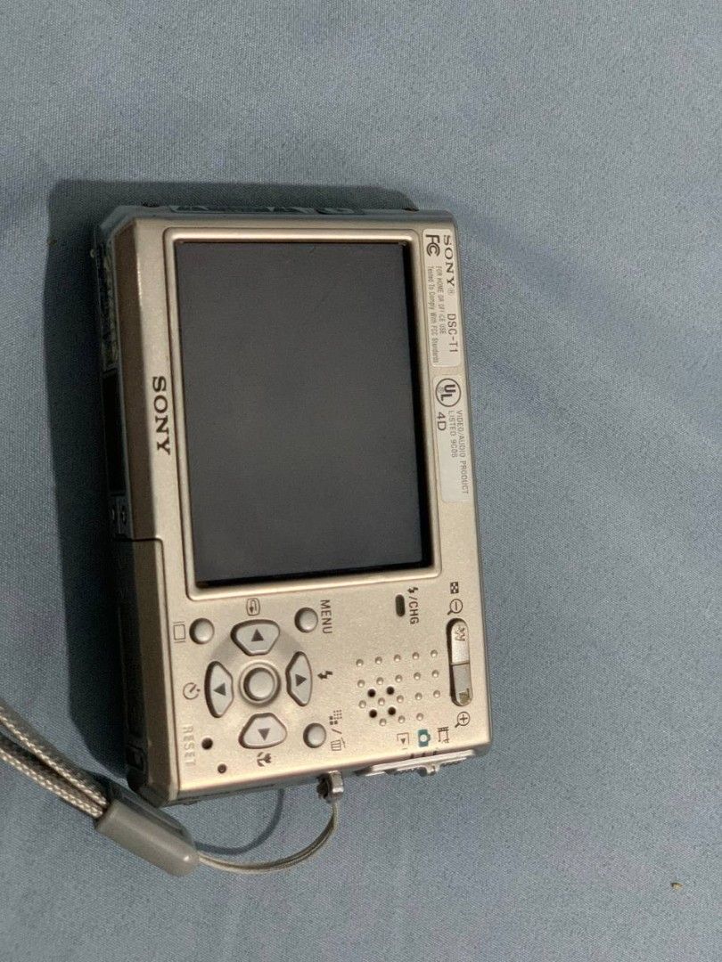 Sony Cyber-Shot DSC-T1 (For Parts only) Y2K Digicam (Category: Cameras) located in Manila. Submitted by raihan8 (Listing ID 1449827270, Image 2). Description: Sony Cyber-shot DSC-T1 (Unit Only). PHYSICAL CONDITION: - Napakasariwa at napakamakinis pa ng physical body (walang malalalim na gasgas). - Slide-up/down cover is working and very smooth. - Built-in lens (Carl Zeiss Vario-Tessar) is clear and clean. - Screen at buttons are intact and presen