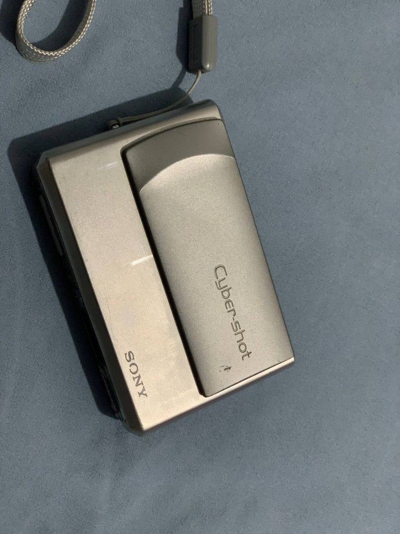 Sony Cyber-Shot DSC-T1 (For Parts only) Y2K Digicam (Category: Cameras) located in Manila. Submitted by raihan8 (Listing ID 1449827270, Image 3). Description: Sony Cyber-shot DSC-T1 (Unit Only). PHYSICAL CONDITION: - Napakasariwa at napakamakinis pa ng physical body (walang malalalim na gasgas). - Slide-up/down cover is working and very smooth. - Built-in lens (Carl Zeiss Vario-Tessar) is clear and clean. - Screen at buttons are intact and presen