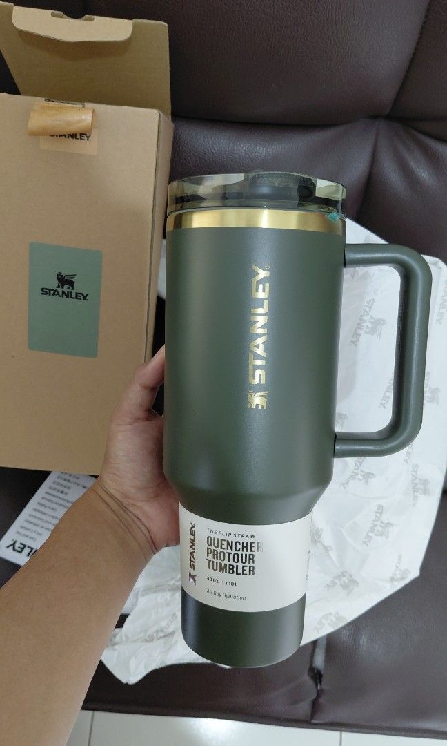 Stanley ProTour Army flip straw tumbler 40oz 1.18L bukan owala templask starbuck corckcicle (Kategori: Barang Yang Dicari) berada di Jakarta Pusat. Dikirim oleh maleekaars (ID iklan 1449842975, Gambar 1). Deskripsi: Stanley 40oz 1.18L detail cek vidio ke oren : Maleekaars.