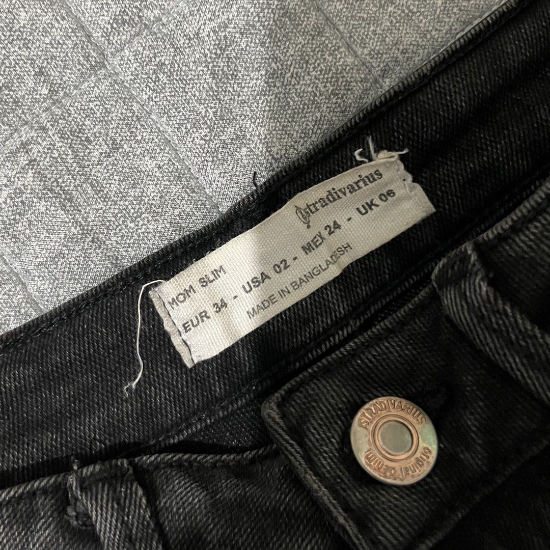 Stradivarius Mom Slim Denim Shorts (Category: Shorts) located in Quezon. Submitted by kennysdeclutters (Listing ID 1449809951, Image 3). Description: - fits 26-27 waist.