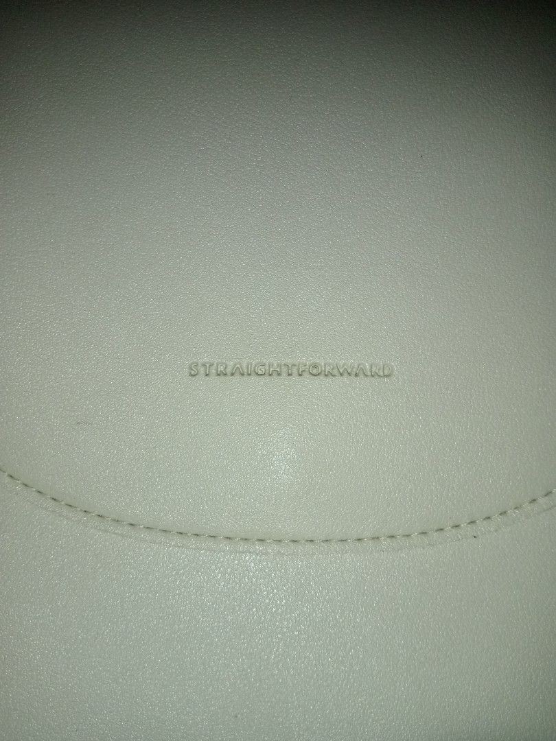Straightforward Flap DVL sling bag unisex (Category: Sling Bags) located in Rizal. Submitted by imanegg08 (Listing ID 1449844797, Image 2). Description: ♥️All items are as is, Please manage your expectations ♥️Pre-loved ♥️Actual photo posted ♥️Please refer to tape measure and hand pic for size ♥️Feel free to PM seller 💵 MOP: Gcash nd Gotyme only 📦 MOD: Lalamove, JnT and LBC 📍Taytay,Rizal ❌No to joy reservers and bogus buyers ✅ Legit seller sin
