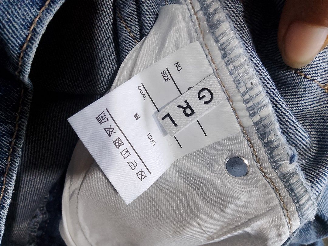 Tattered High Waisted Wide Leg Jeans (Category: Jeans) located in General Trias. Submitted by reziahbant00650 (Listing ID 1449937464, Image 2). Description: GRL Tattered High Waisted Baggy Jeans Large on tag medida size 28-29 Length'41 Leg hole''11 Excellent Condi..