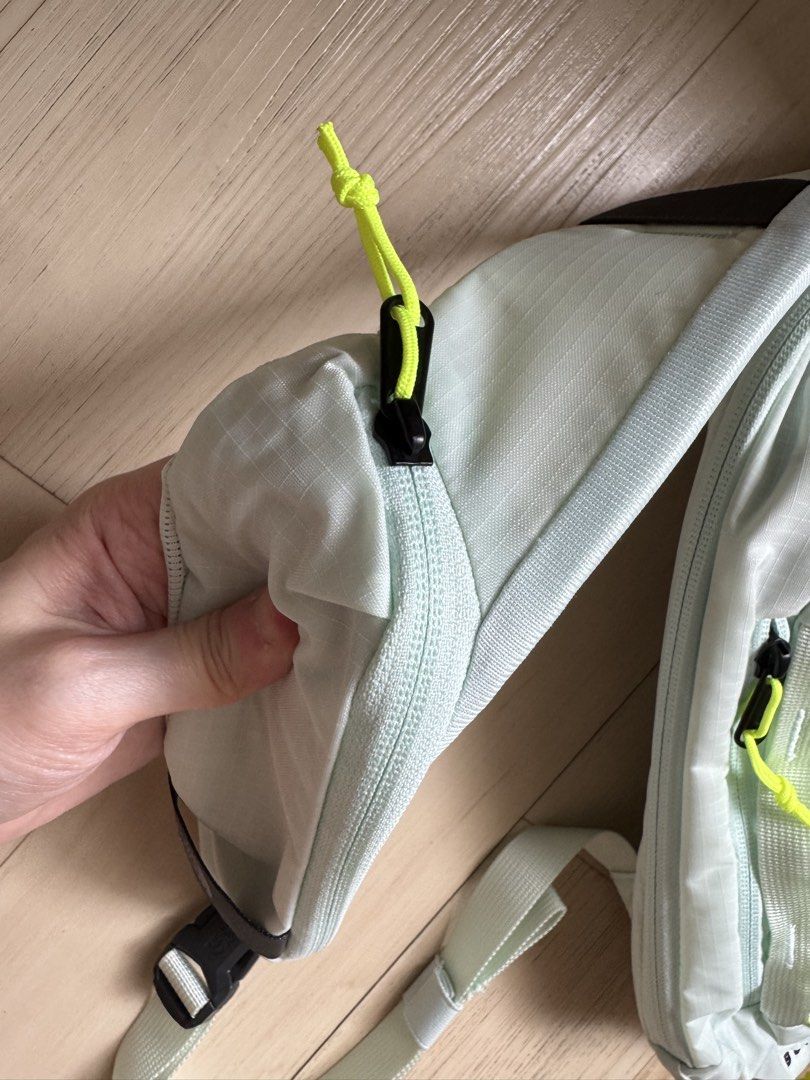 The North Face - Original - ₱2,500 (Category: Cross-body Bags) located in Quezon City. Submitted by JCshops (Listing ID 1449754378, Image 3). Description: New just no tag. Was never used. Can check photo clean.