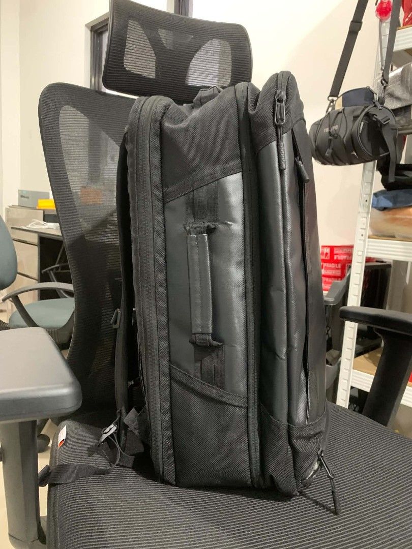 The North Face Refractor Duffel Pack (Category: Backpacks) located in Vigan. Submitted by wiggy_10 (Listing ID 1449763040, Image 3). Description: - Brand: The North Face - Color: Black - Versatile: Can be used as a backpack or duffel bag - Features: Multiple compartments for organization - Comfort: Padded straps for comfortable carrying - Ideal for: Travel, daily commute, or school - Condition: Clean and ready for a new owner.