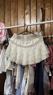 (Category: ) located in . Submitted by dainty.hercloset (Listing ID 1449864749, Image 1). Description: .