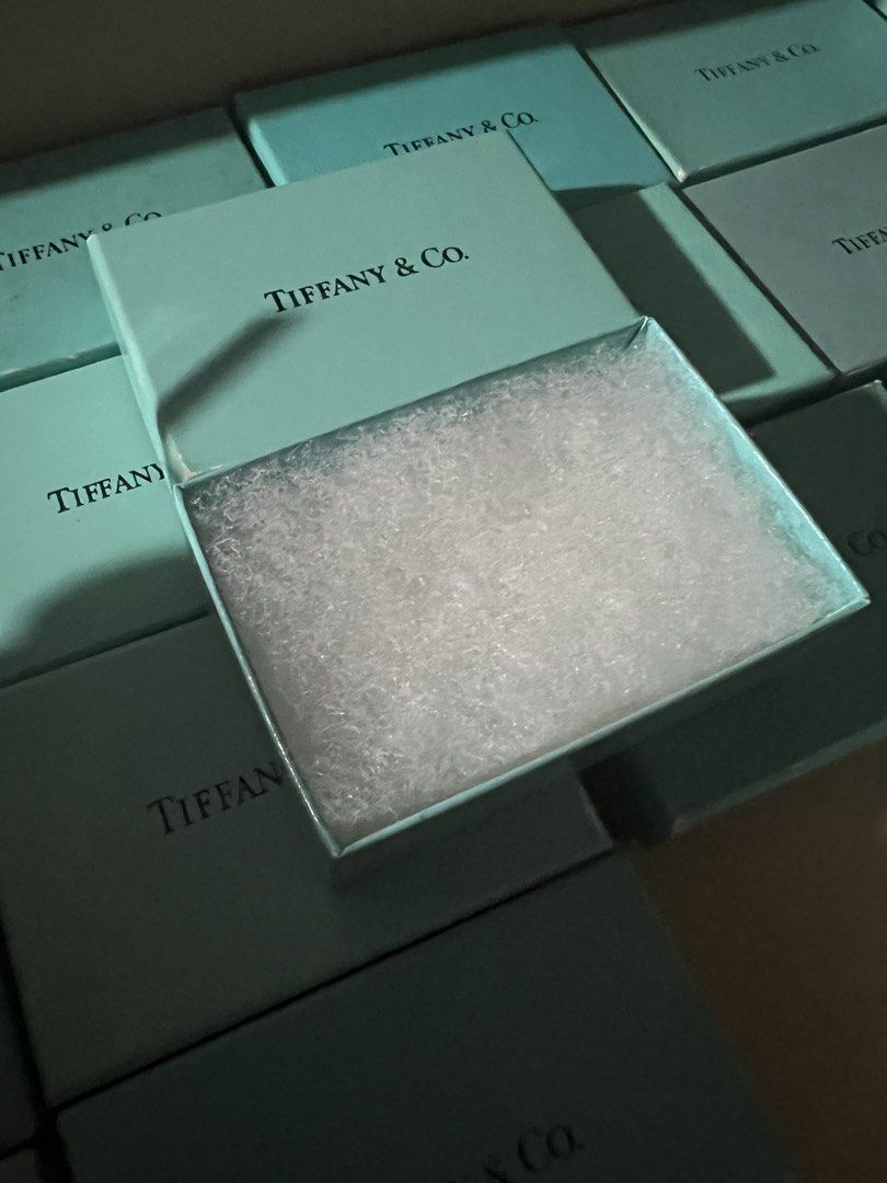 Tiffany and company box with box (Category: Luxury Accessories) located in Manila. Submitted by murafinds26 (Listing ID 1449948241, Image 3). Description: Guaranteed authentic box with pouch .