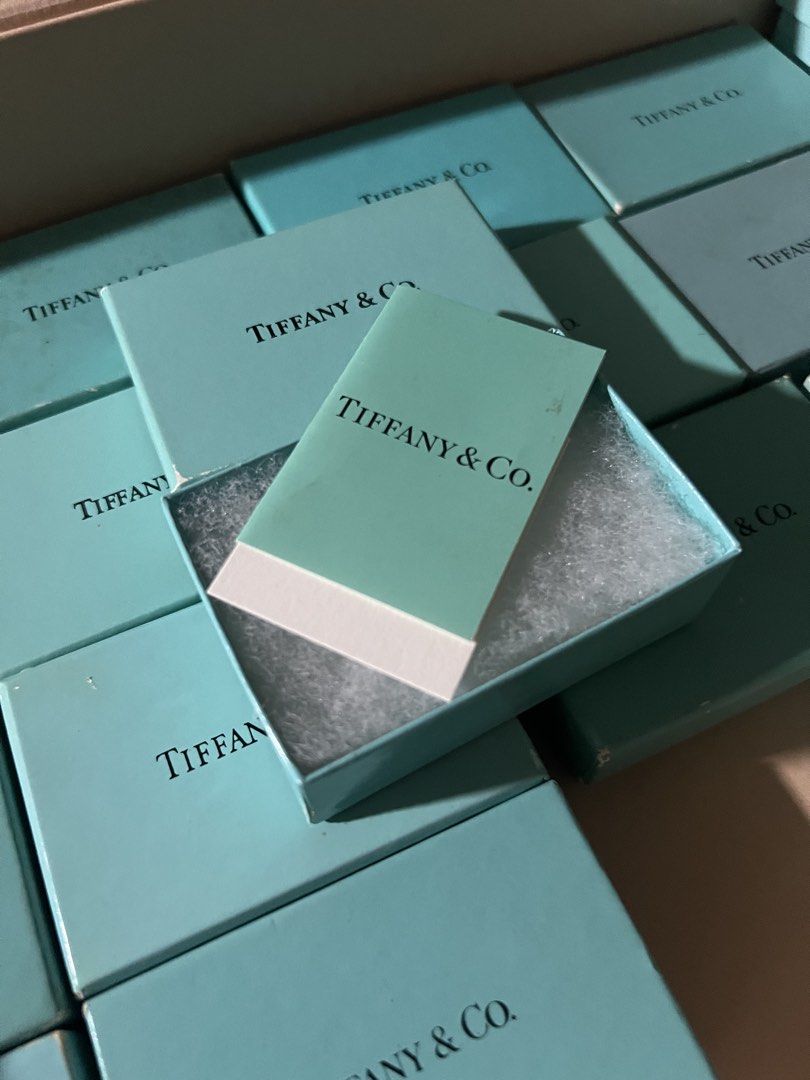 Tiffany and company box with box (Category: Luxury Accessories) located in Manila. Submitted by murafinds26 (Listing ID 1449948241, Image 2). Description: Guaranteed authentic box with pouch .