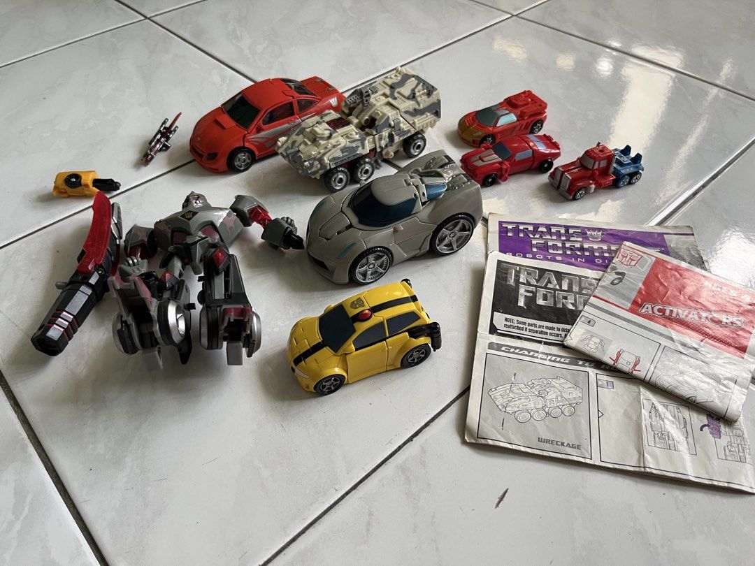 Transformers (Category: Action & Battle Toys) located in Kuala Lumpur. Submitted by kiddfromnowhere (Listing ID 1449831646, Image 1). Description: - ask for price, will consider nego if the offer is acceptable - some of it has faded logo due to old age toys. All the mechanism work perfectly, not too rigid but need to move the limbs slowly to avoid any unwanted things to happen - rip bumblebee, gotta give the leg for free i guess .