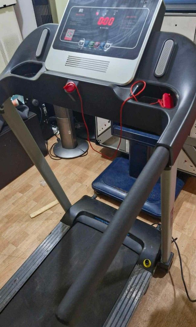 Treadmill (Category: Cardio & Fitness Machines) located in Manila. Submitted by venizz (Listing ID 1449833633, Image 3). Description: ✅ Working perfectly ✅ For home fitness (Para di ka na tumakbo sa labas) ✅ Seldom Used 🛵For Pick-up or Lalamove Rfs: Decluttering 📥 Feel free to message for inquiries 💵 Selling Price: ₱6800 - Negotiable.