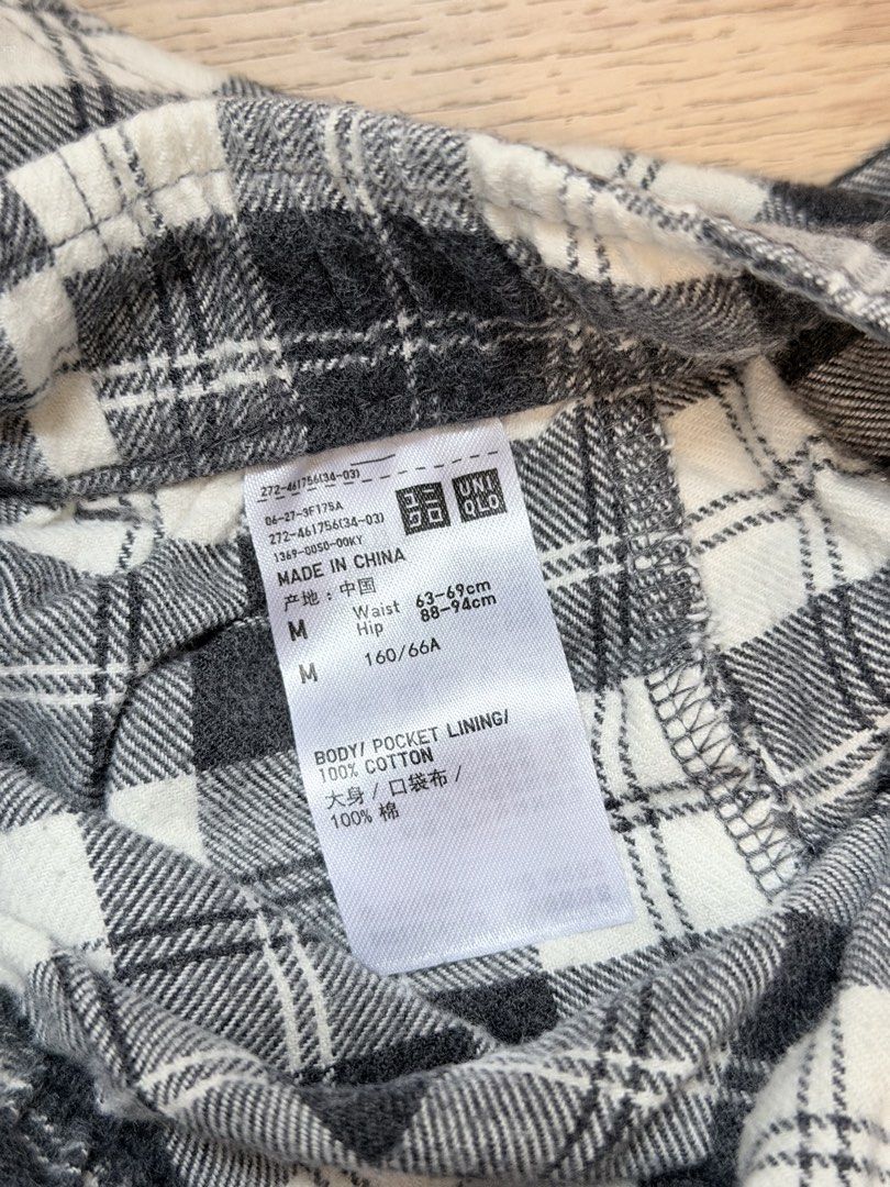 Uniqlo Flannel Checked Pants | 格仔棉褲 （分類：其他下身）位於 Hong Kong。 由 laurenchannnnn 提交（商品編號 1449811160，圖片 2）。簡介： Worn Size M Length ~93cm Waist 63-69cm Hip 88-94cm 。
