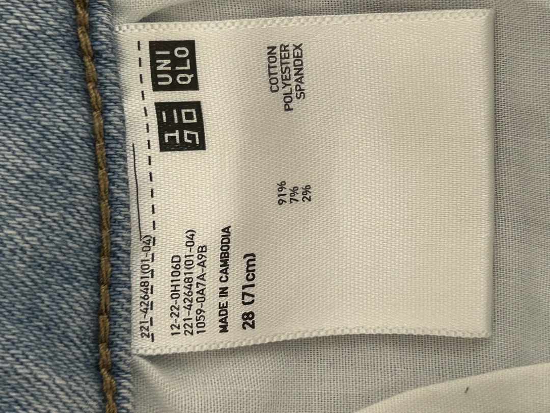 Uniqlo Light Wash Distressed Cropped Jeans (Category: Jeans) located in Las Pinas. Submitted by blessedpaoline04 (Listing ID 1449762575, Image 2). Description: - Uniqlo Light Wash Denim Jeans - Cropped Length with Frayed Hem - Distressed Rip on Right Knee - Made in Cambodia - Size: 28 Waist - Inseam: 71cm.
