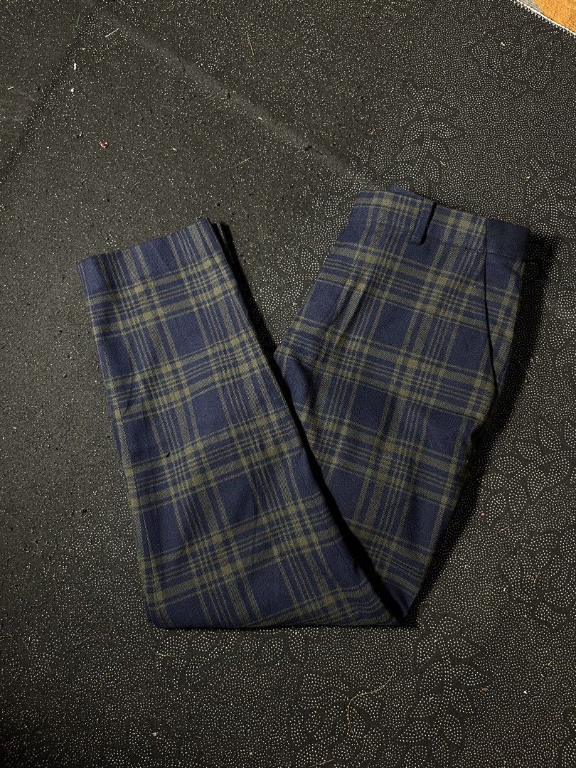 Uniqlo Plaid Pants Size 28 (Category: Other Bottoms) located in Muntinlupa City. Submitted by ninenine.collective (Listing ID 1449800524, Image 1). Description: Uniqlo Plaid Pants Size 28 .