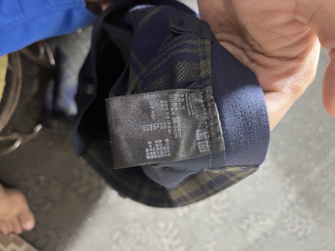 Uniqlo Plaid Pants Size 28 (Category: Other Bottoms) located in Muntinlupa City. Submitted by ninenine.collective (Listing ID 1449800524, Image 3). Description: Uniqlo Plaid Pants Size 28 .