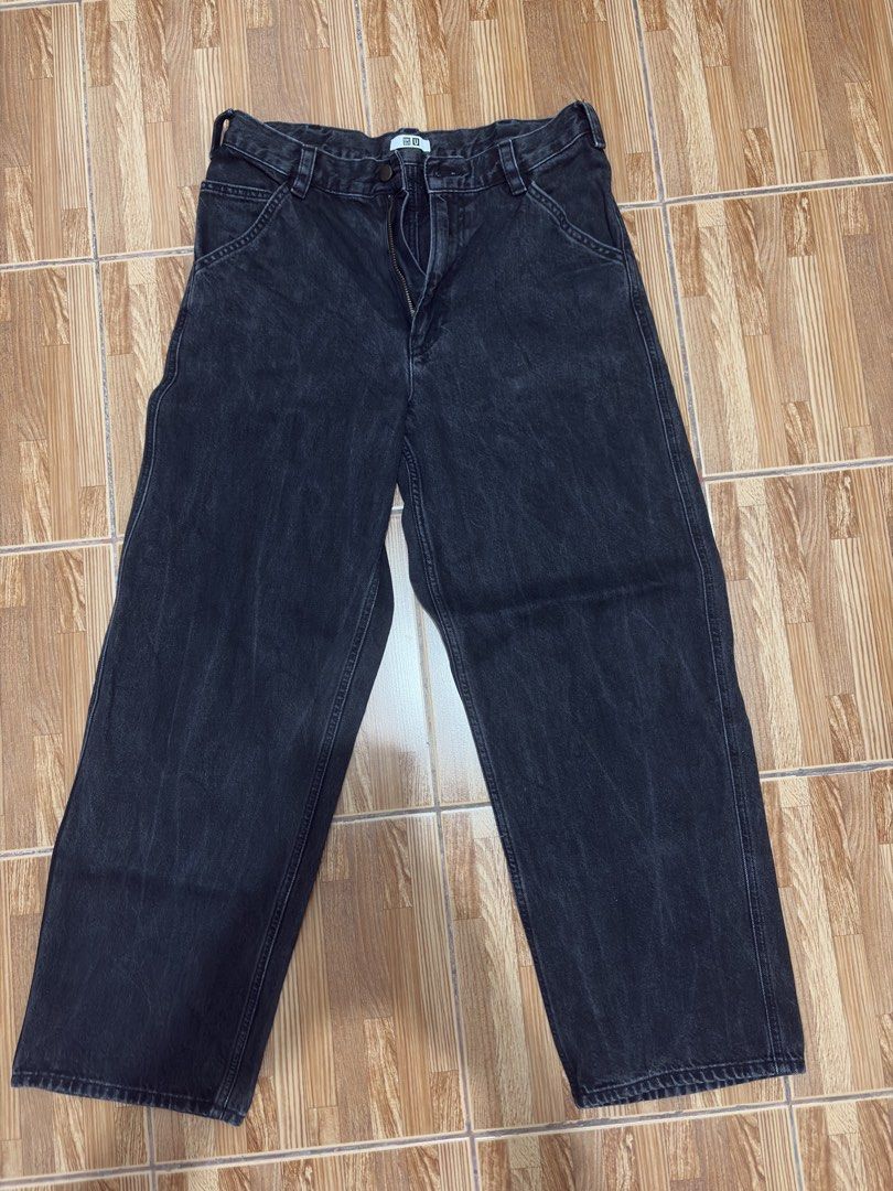 Uniqlo Wide Fit Jeans (Category: Jeans) located in Manila. Submitted by jfarchive (Listing ID 1449947145, Image 1). Description: Size 29 Dark Gray.