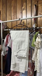 (Category: ) located in . Submitted by dainty.hercloset (Listing ID 1444153760, Image 1). Description: .