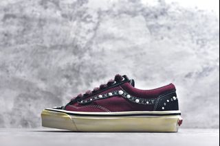(Category: ) located in . Submitted by Outlet.Sneakers (Listing ID 1449801039, Image 1). Description: .
