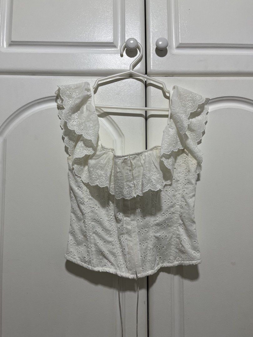 vietnam white lace corset (Category: Others Tops) located in Manila. Submitted by 12bree (Listing ID 1449946723, Image 3). Description: - size : xs-s rfs : decluttering .
