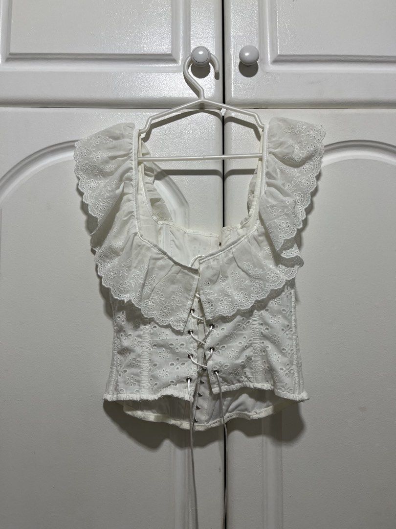 vietnam white lace corset (Category: Others Tops) located in Manila. Submitted by 12bree (Listing ID 1449946723, Image 2). Description: - size : xs-s rfs : decluttering .