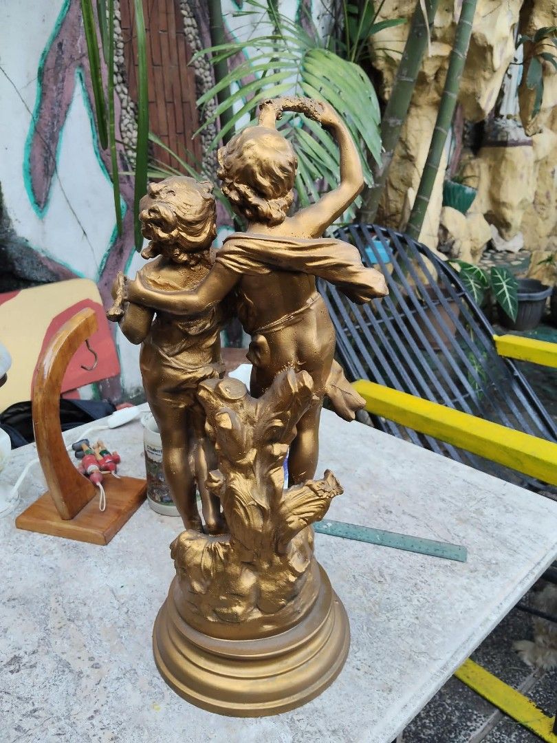 Vintage statue (Category: Figurines & Statues) located in Caloocan City. Submitted by kaymatias (Listing ID 1449777590, Image 2). Description: for sale vintage statue 21inches in height,resin,sell as is.