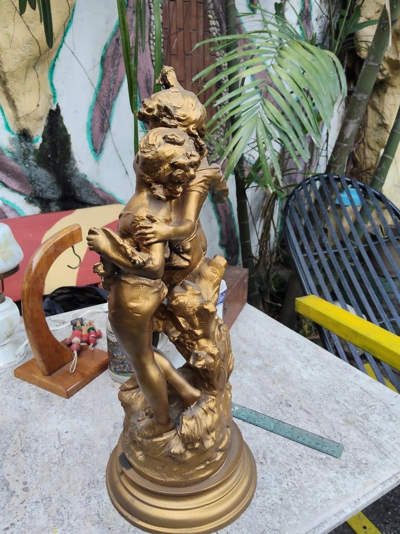 Vintage statue (Category: Figurines & Statues) located in Caloocan City. Submitted by kaymatias (Listing ID 1449777590, Image 3). Description: for sale vintage statue 21inches in height,resin,sell as is.