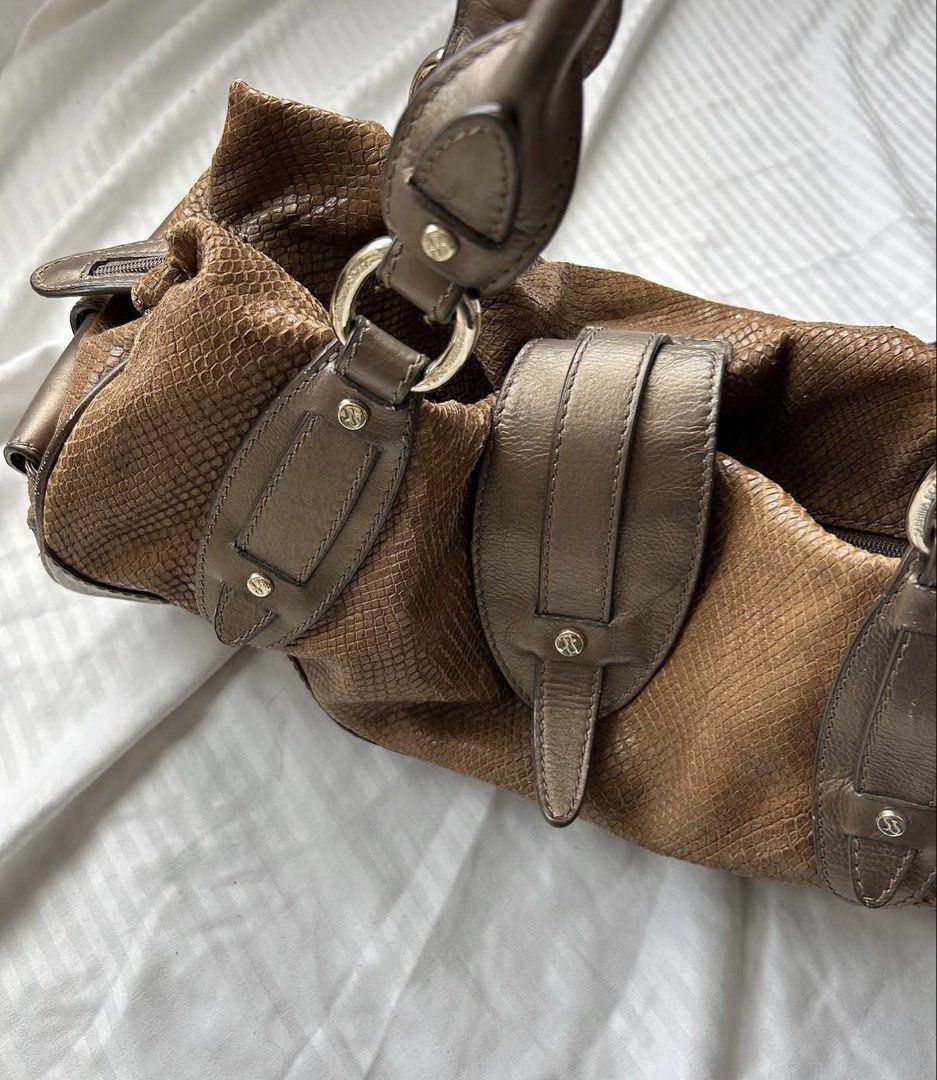 Vintage handbag (Category: Shoulder Bags) located in Bukit Mertajam. Submitted by ourpreluv_ (Listing ID 1449833668, Image 2). Description: .