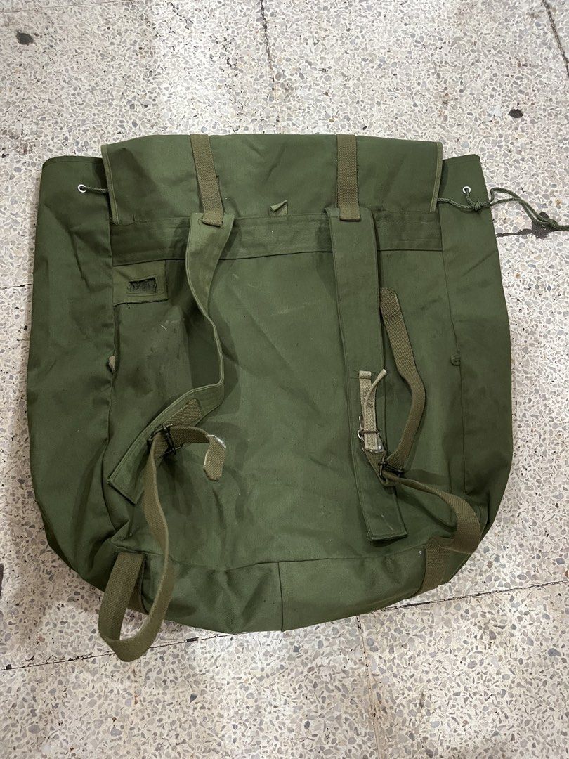 vintage military bag (Category: Backpacks) located in Akbar. Submitted by fixation_05 (Listing ID 1449821328, Image 2). Description: vintage military Surplus Vietnam War Type78 Army Field Pack Nylon Fabric Waterproof Back excellent no issues.