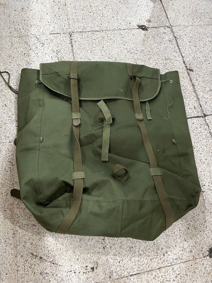 vintage military bag (Category: Backpacks) located in Akbar. Submitted by fixation_05 (Listing ID 1449821328, Image 1). Description: vintage military Surplus Vietnam War Type78 Army Field Pack Nylon Fabric Waterproof Back excellent no issues.