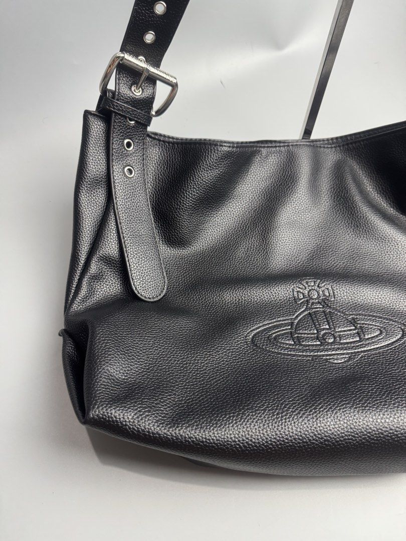 Vivienne Westwood - Big Orb Logo (Category: Cross-body Bags) located in San Pablo. Submitted by hiddenrygn (Listing ID 1449879520, Image 2). Description: Vivienne Westwood - Big Orb Logo Rank SA No flaws Pristine condition NGA DM!.