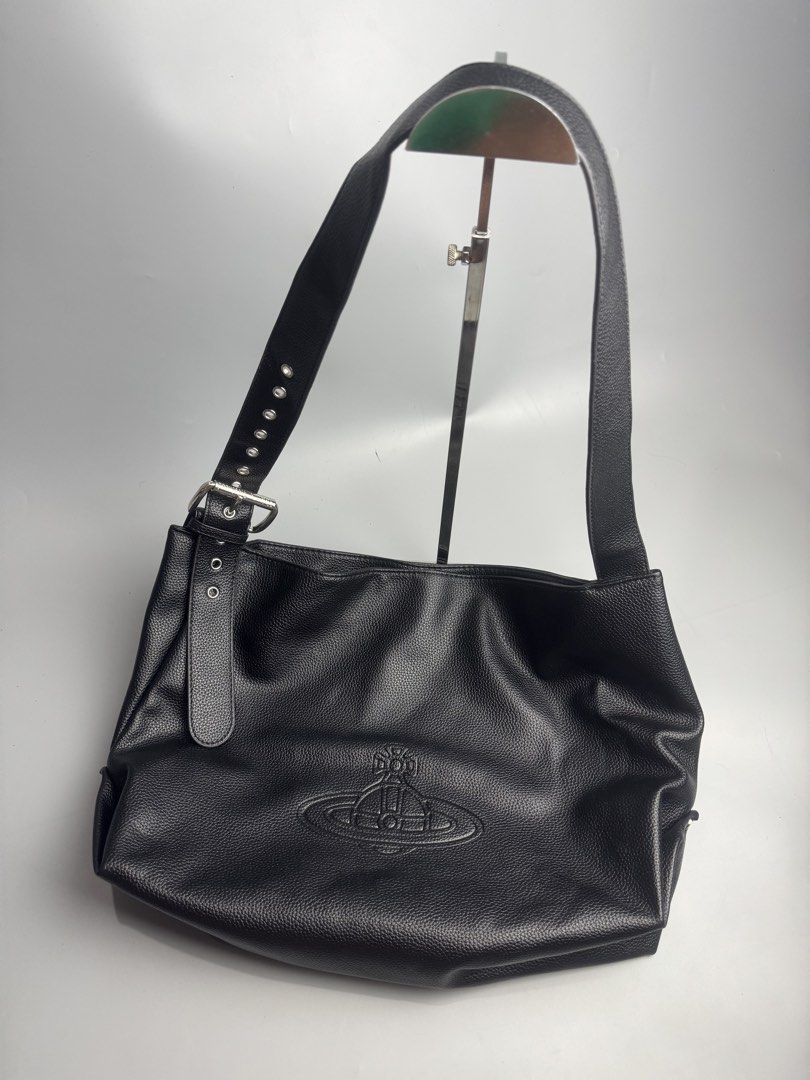 Vivienne Westwood - Big Orb Logo (Category: Cross-body Bags) located in San Pablo. Submitted by hiddenrygn (Listing ID 1449879520, Image 1). Description: Vivienne Westwood - Big Orb Logo Rank SA No flaws Pristine condition NGA DM!.