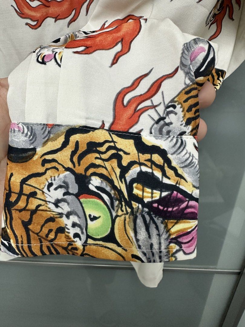 Wacko Maria Shirt （分類：T-shirt、恤衫、有領衫）位於 Hong Kong。 由 yipyyt 提交（商品編號 1449870835，圖片 3）。簡介： Wacko Maria Shirt 100% Rayon 柔軟 有光澤 透氣 日本製 只著過一次 Size : M $1480。